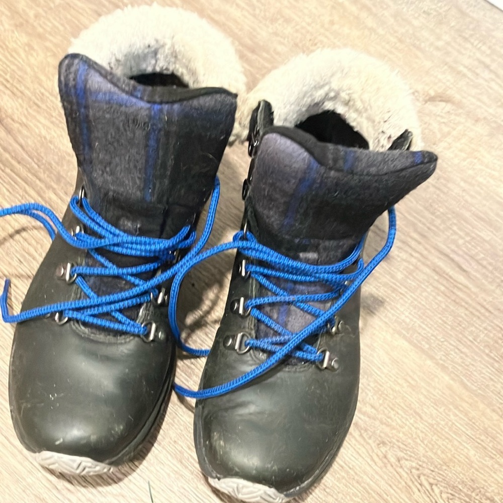 Merrell X Vibram Black Winter Boots with Blue Laces